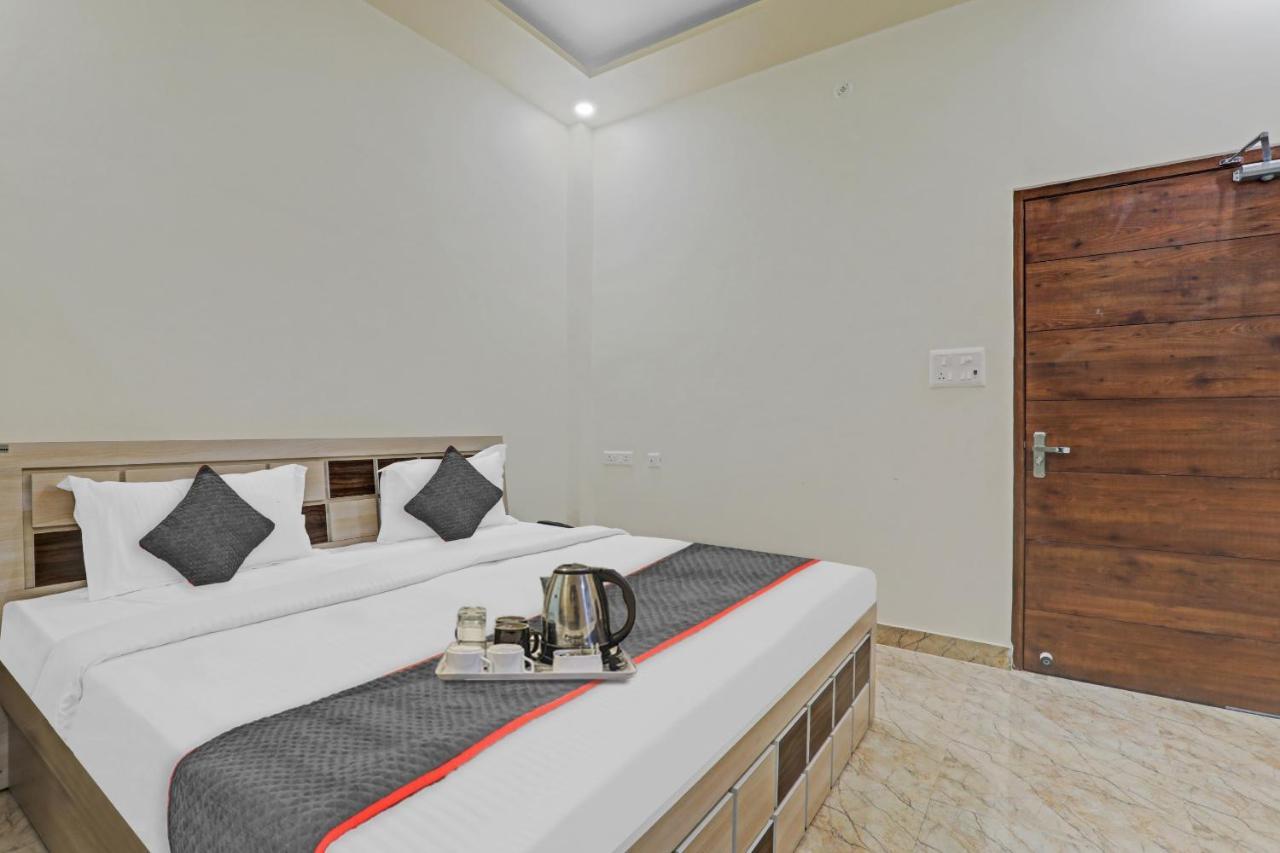 Townhouse P.S.Palace Near Amausi Metro Station Lucknow Exteriör bild