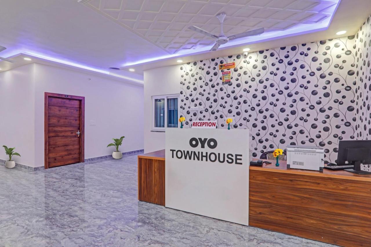 Townhouse P.S.Palace Near Amausi Metro Station Lucknow Exteriör bild
