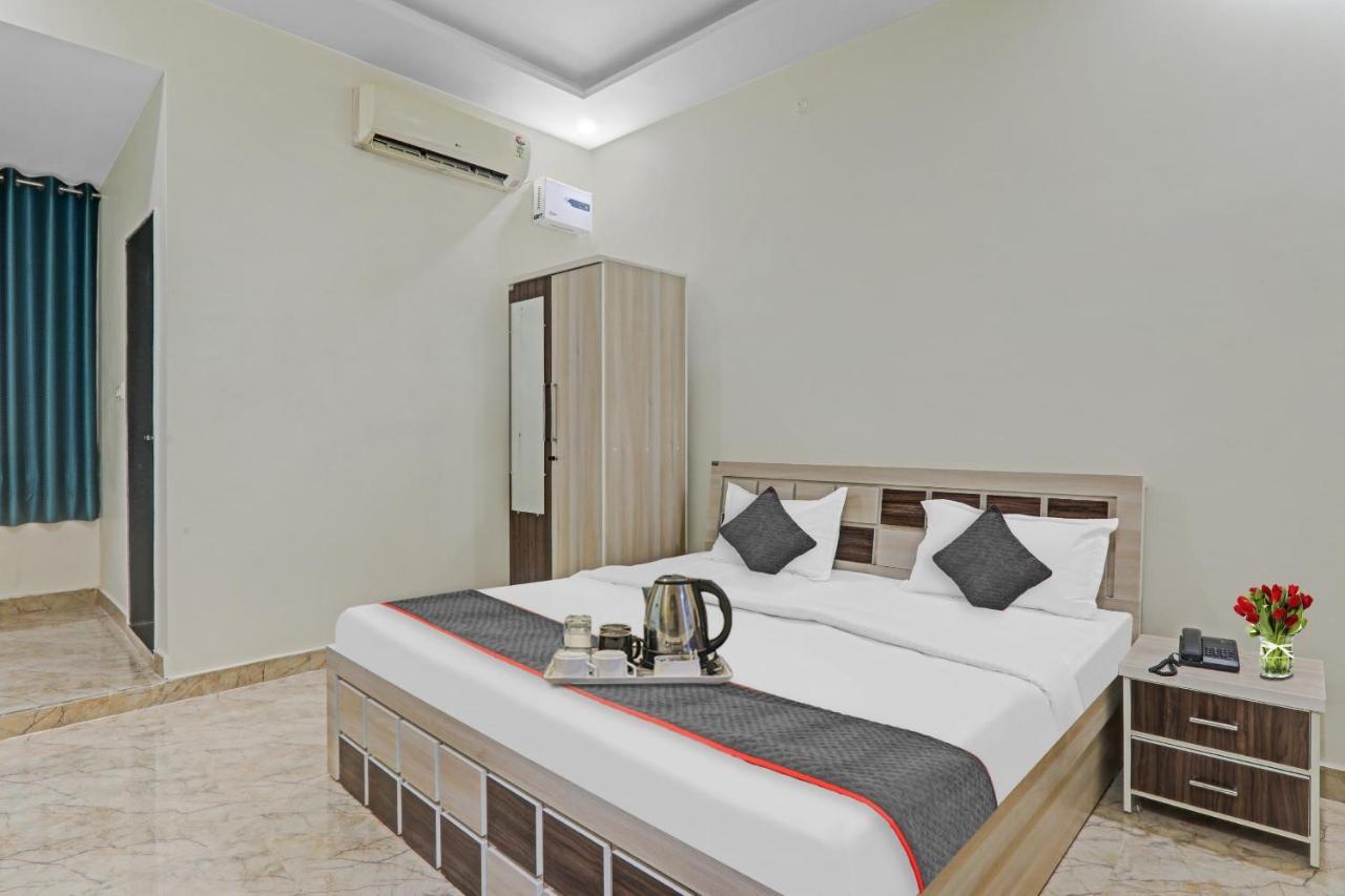 Townhouse P.S.Palace Near Amausi Metro Station Lucknow Exteriör bild