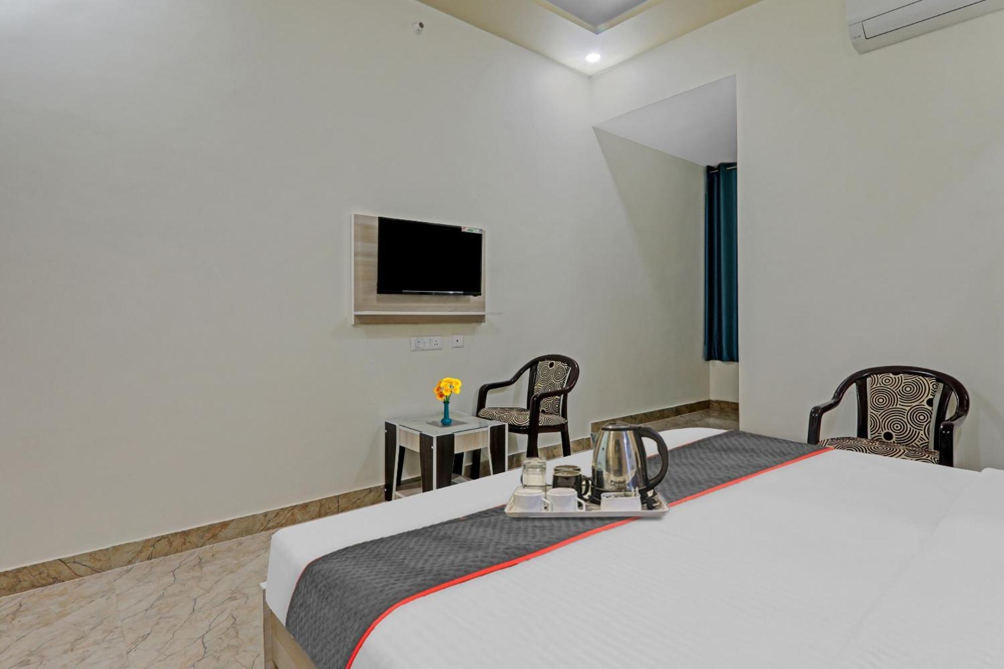 Townhouse P.S.Palace Near Amausi Metro Station Lucknow Exteriör bild