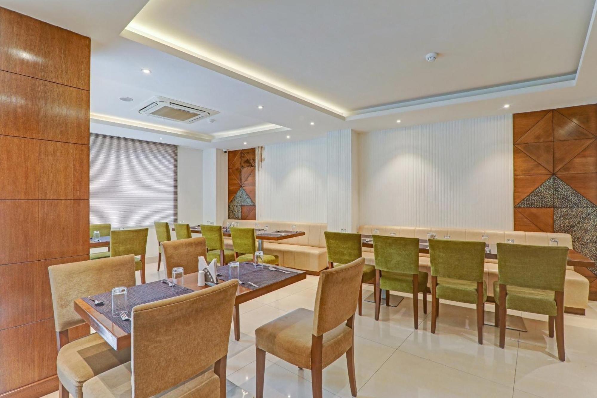 Townhouse P.S.Palace Near Amausi Metro Station Lucknow Exteriör bild