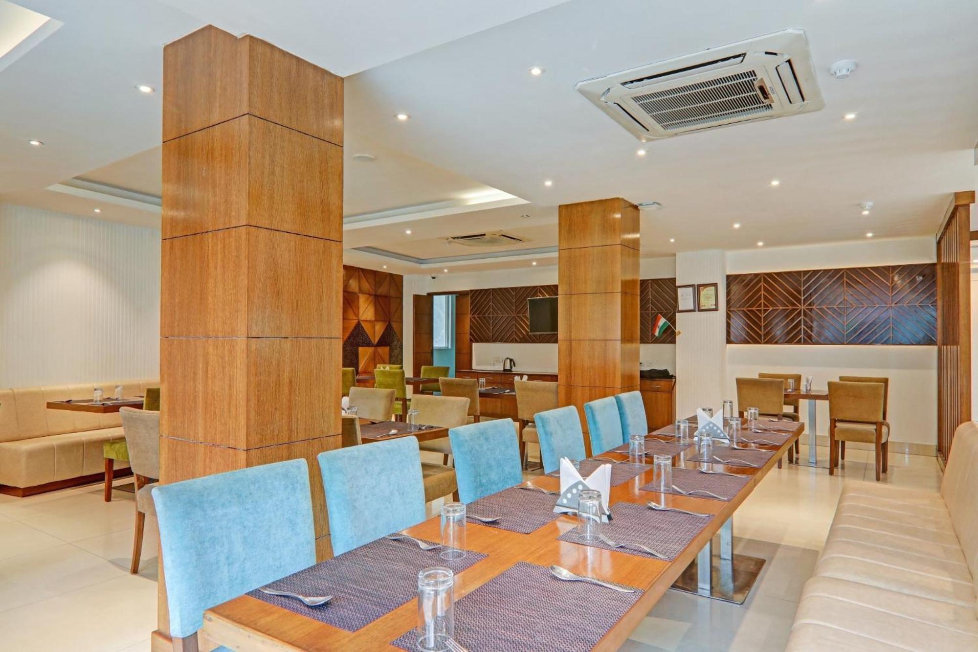 Townhouse P.S.Palace Near Amausi Metro Station Lucknow Exteriör bild