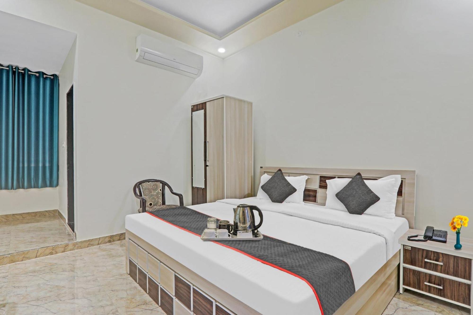 Townhouse P.S.Palace Near Amausi Metro Station Lucknow Exteriör bild