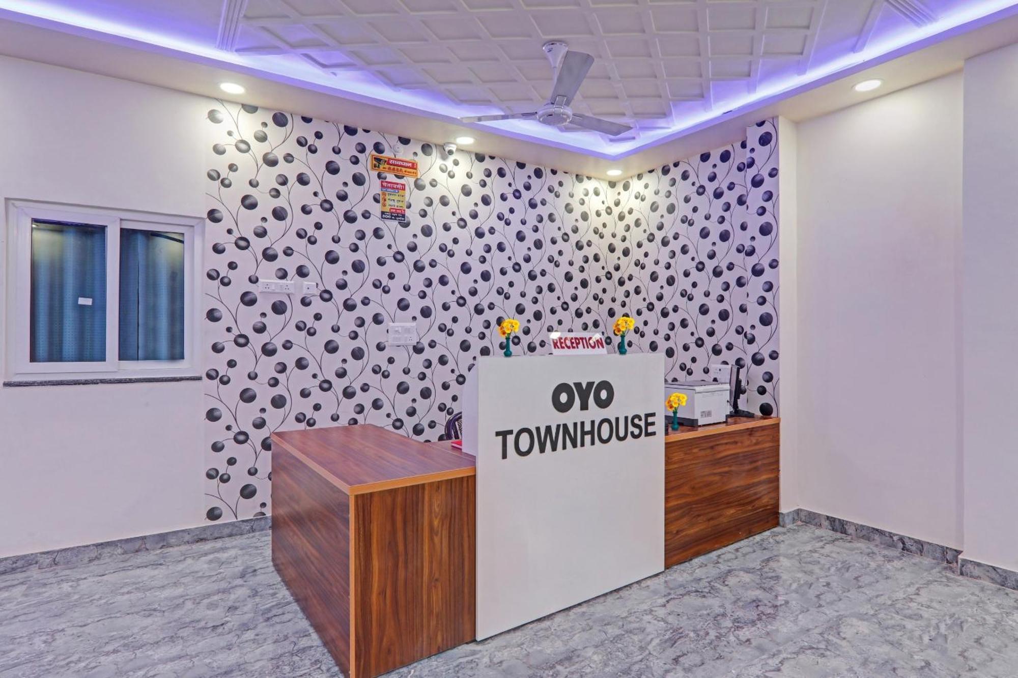 Townhouse P.S.Palace Near Amausi Metro Station Lucknow Exteriör bild