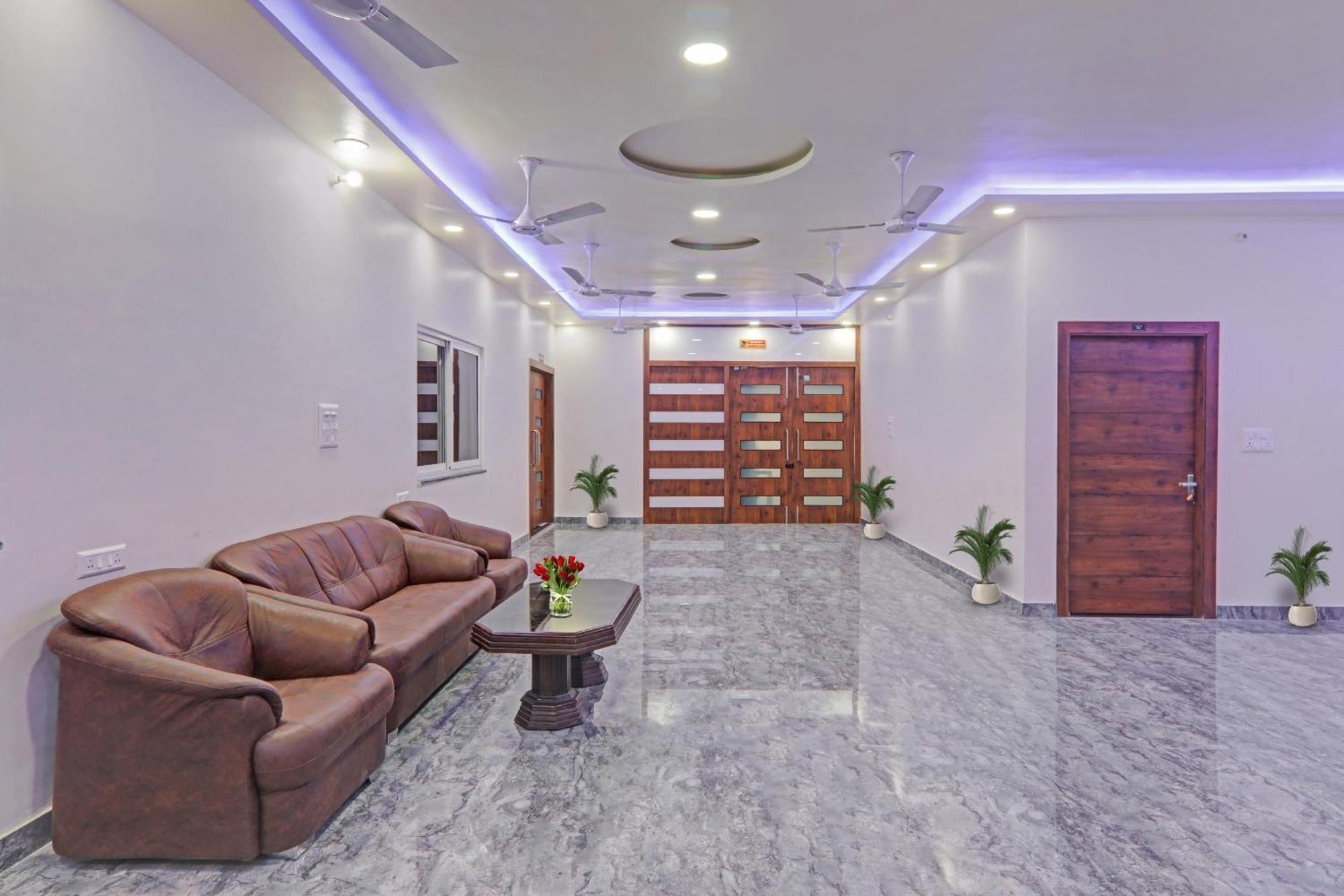 Townhouse P.S.Palace Near Amausi Metro Station Lucknow Exteriör bild