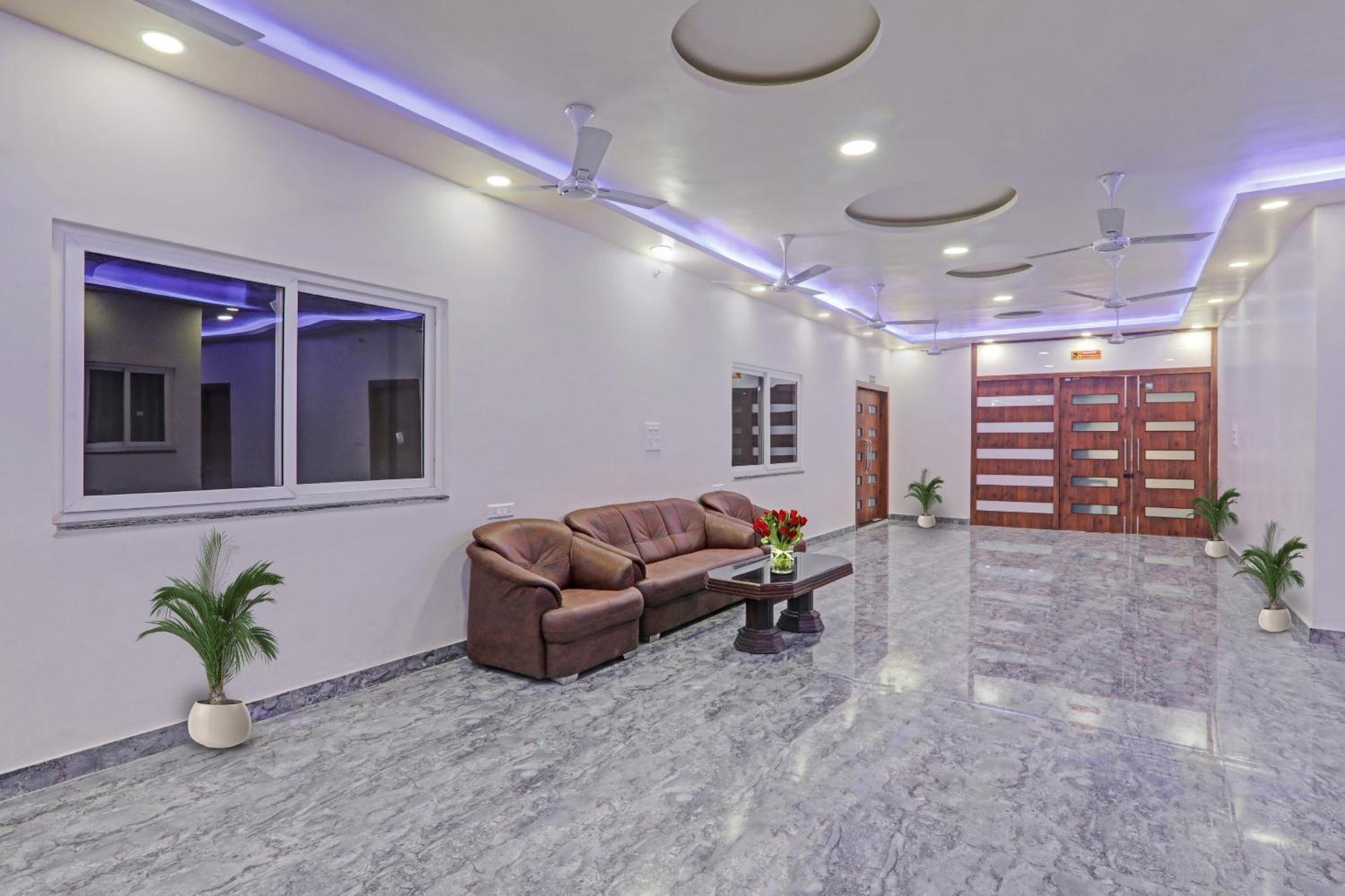 Townhouse P.S.Palace Near Amausi Metro Station Lucknow Exteriör bild