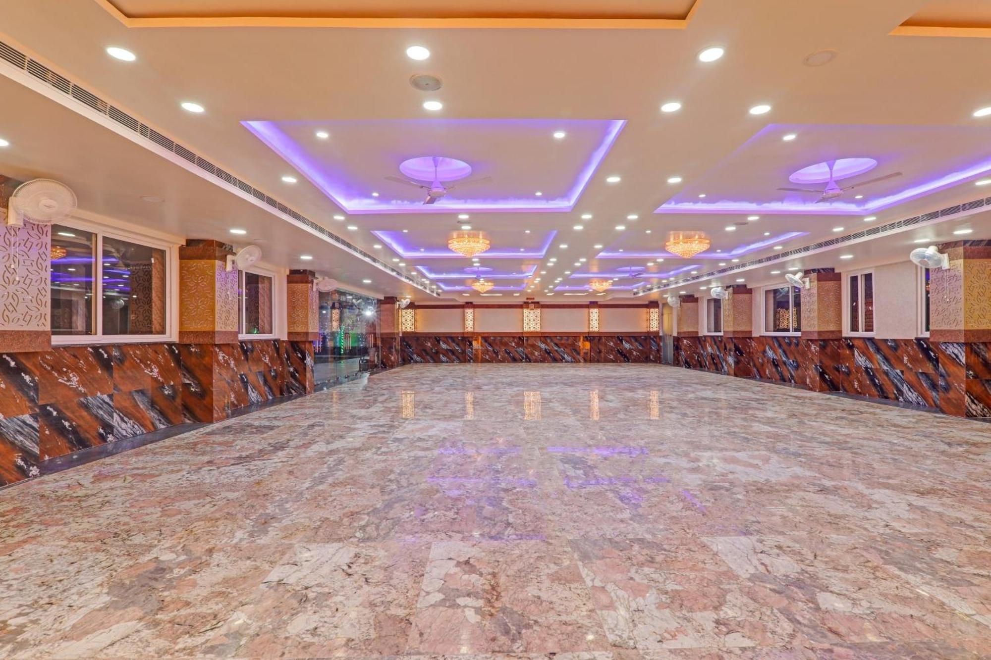 Townhouse P.S.Palace Near Amausi Metro Station Lucknow Exteriör bild