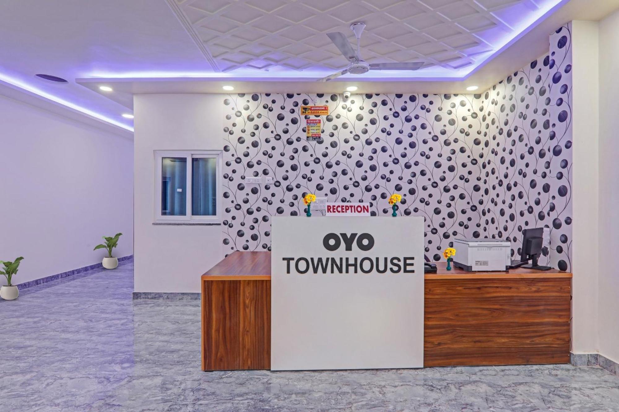 Townhouse P.S.Palace Near Amausi Metro Station Lucknow Exteriör bild